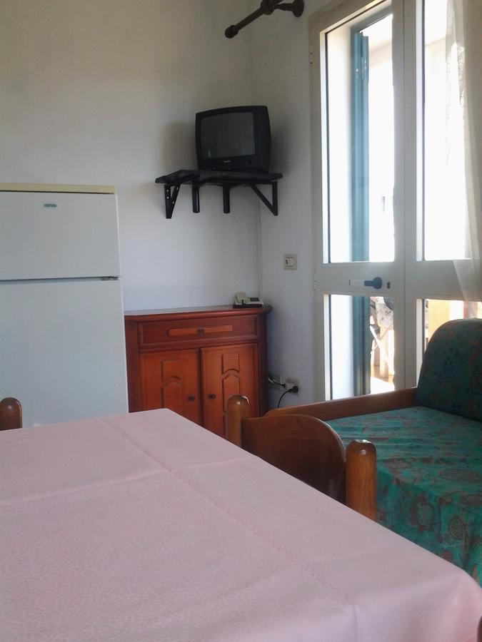 Hotel Rustichello Марина ди Кампо Екстериор снимка