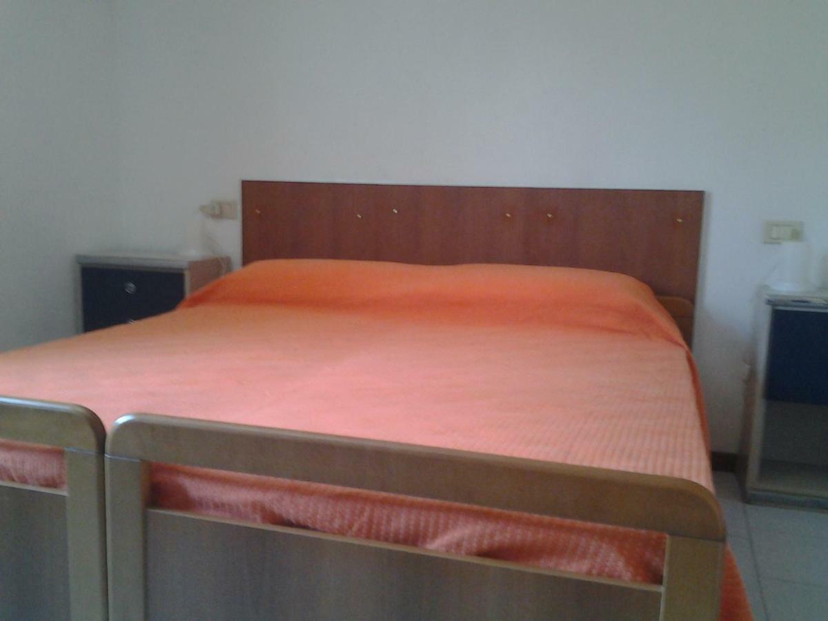 Hotel Rustichello Марина ди Кампо Екстериор снимка
